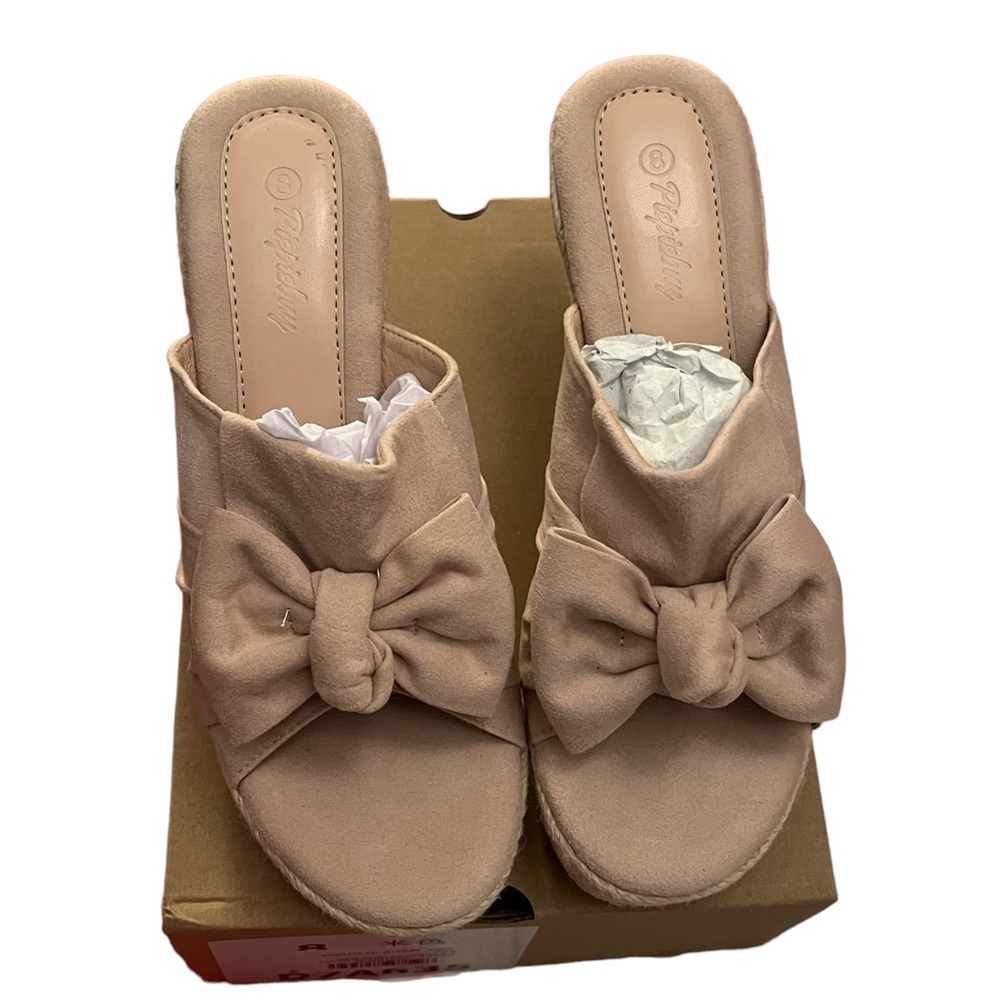 PiePieBuy brand women’s platform shoes. Size 8. New in box.